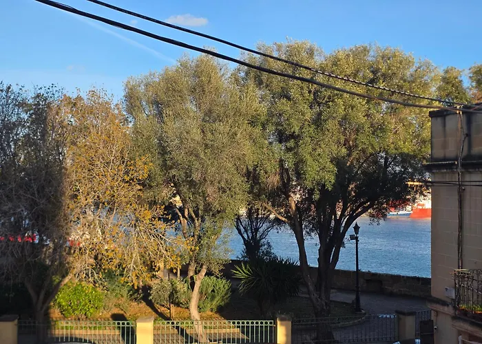 Valletta Family Waterfront & Gardens Floriana