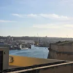 شقة Valletta Family Waterfront & Gardens إيل فورجانا