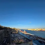 شقة Valletta Family Waterfront & Gardens