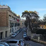 Valletta Family Waterfront & Gardens شقة
