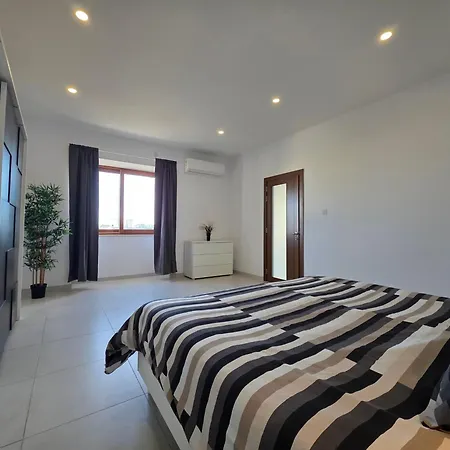 Valletta Family Waterfront & Gardens * 일 푸리아나