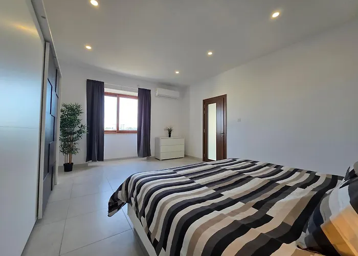 Valletta Family Waterfront & Gardens * 일 푸리아나