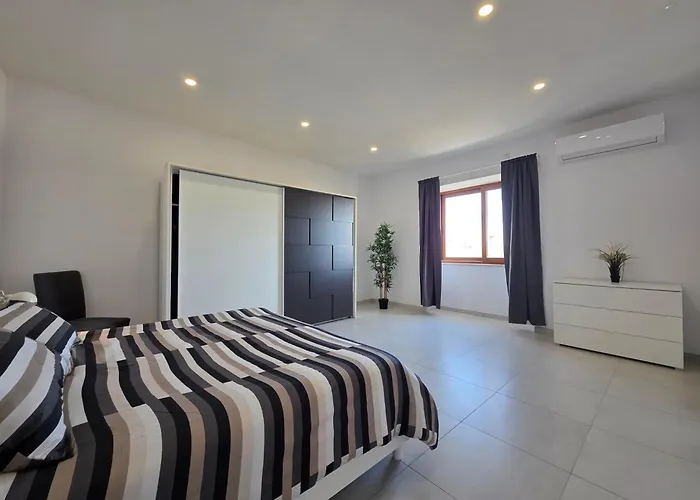 Valletta Family Waterfront & Gardens * 일 푸리아나